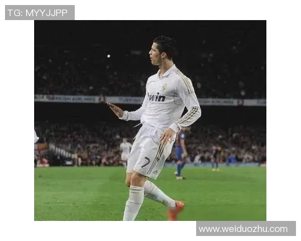 回顾足球历史十位传奇球星的精彩瞬间与伟大成就